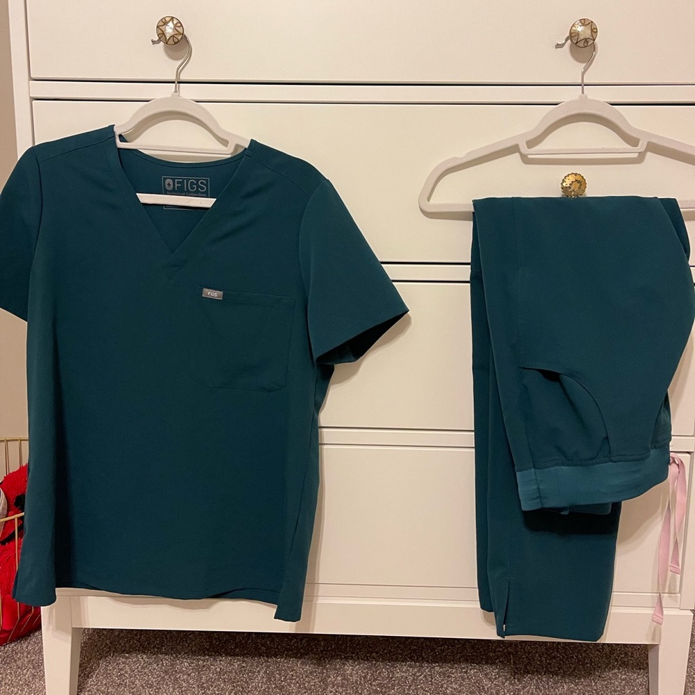 FIGS Caribbean Blue Scrub Set